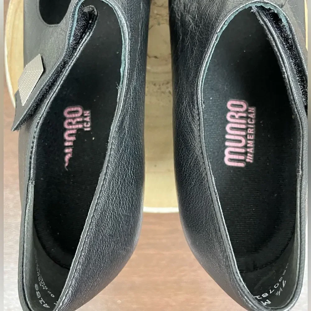 Munro American Blck Rubber Sole Heels Size 7.5 M EUC